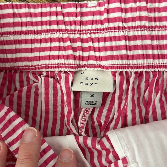 High waist pink stripped shorts   🌸 3 for $17 - Picture 4 of 4